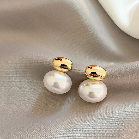 Retro temperament flat bean pearl earrings